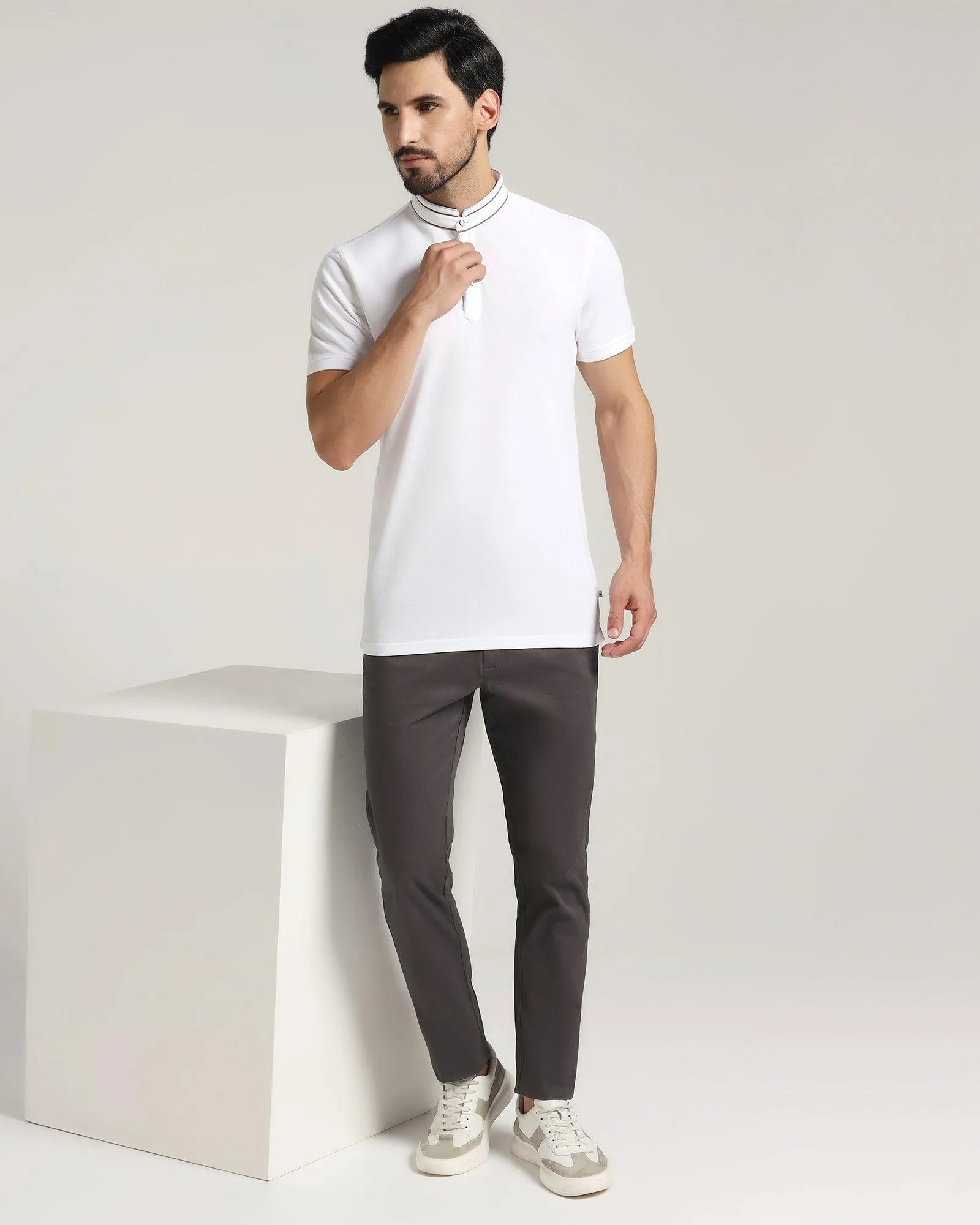 Henley Collar White Solid T-Shirt - Mortal