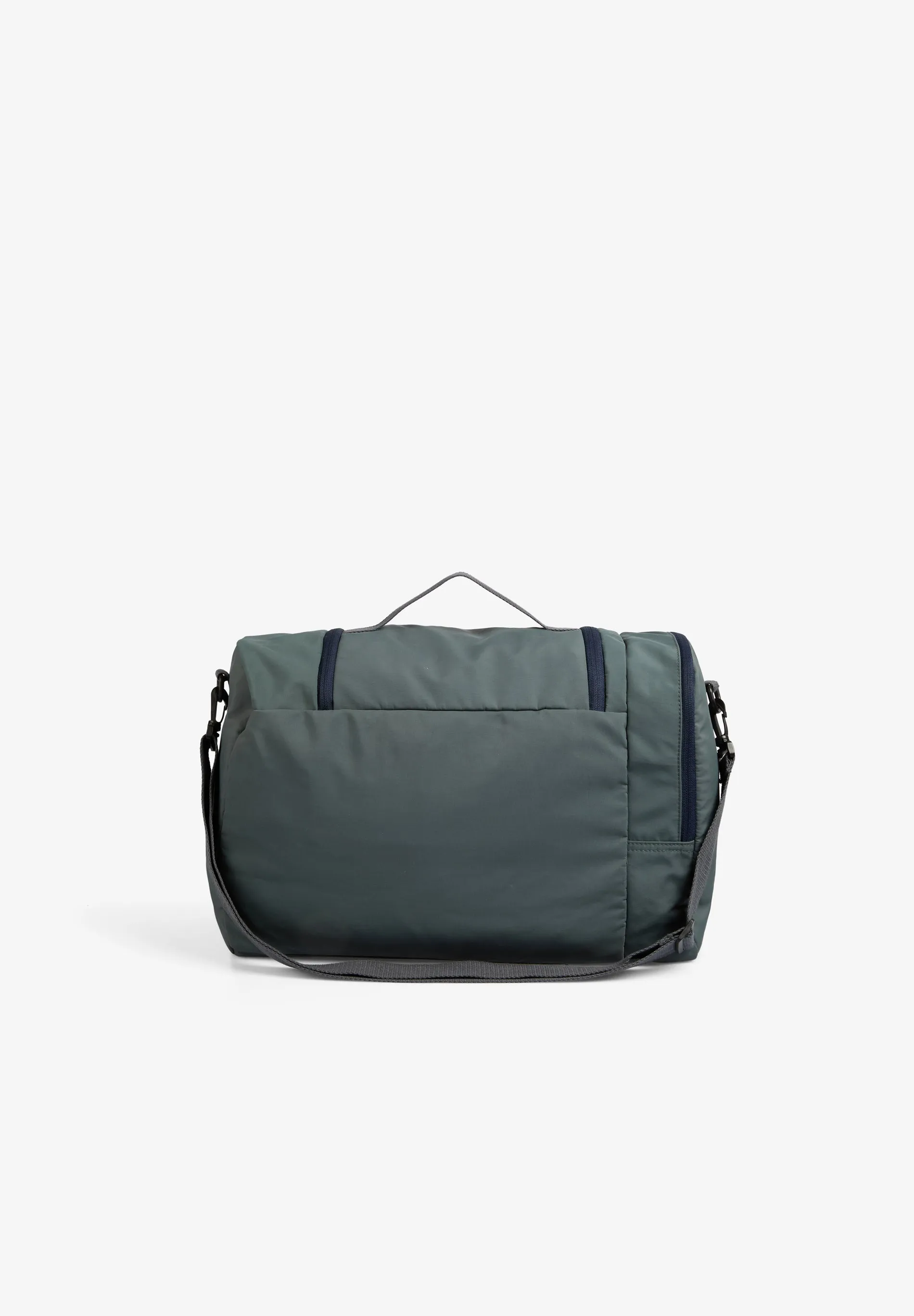 TRAVEL BAG WITH POCKETS